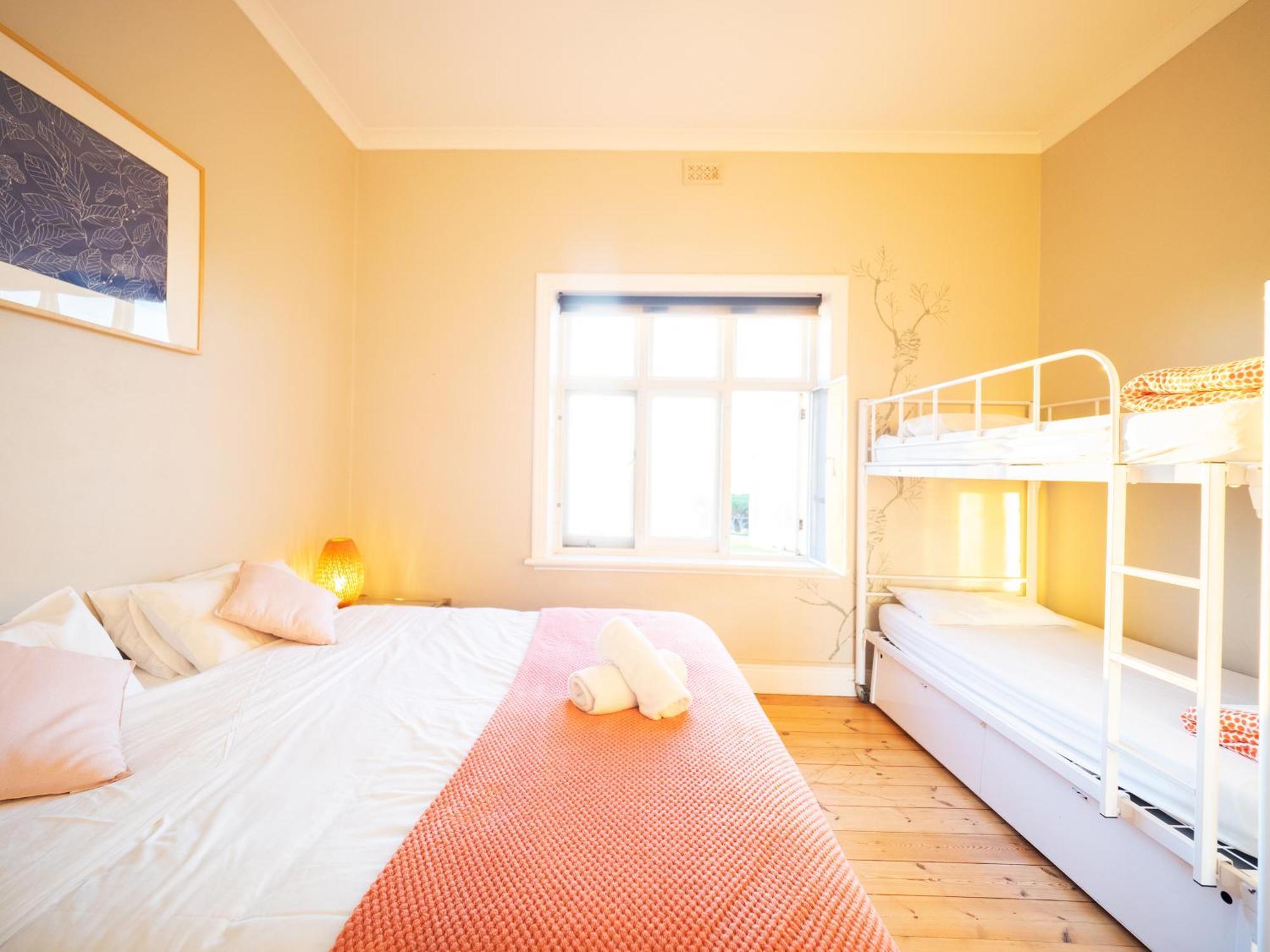 Yha House Hostel *